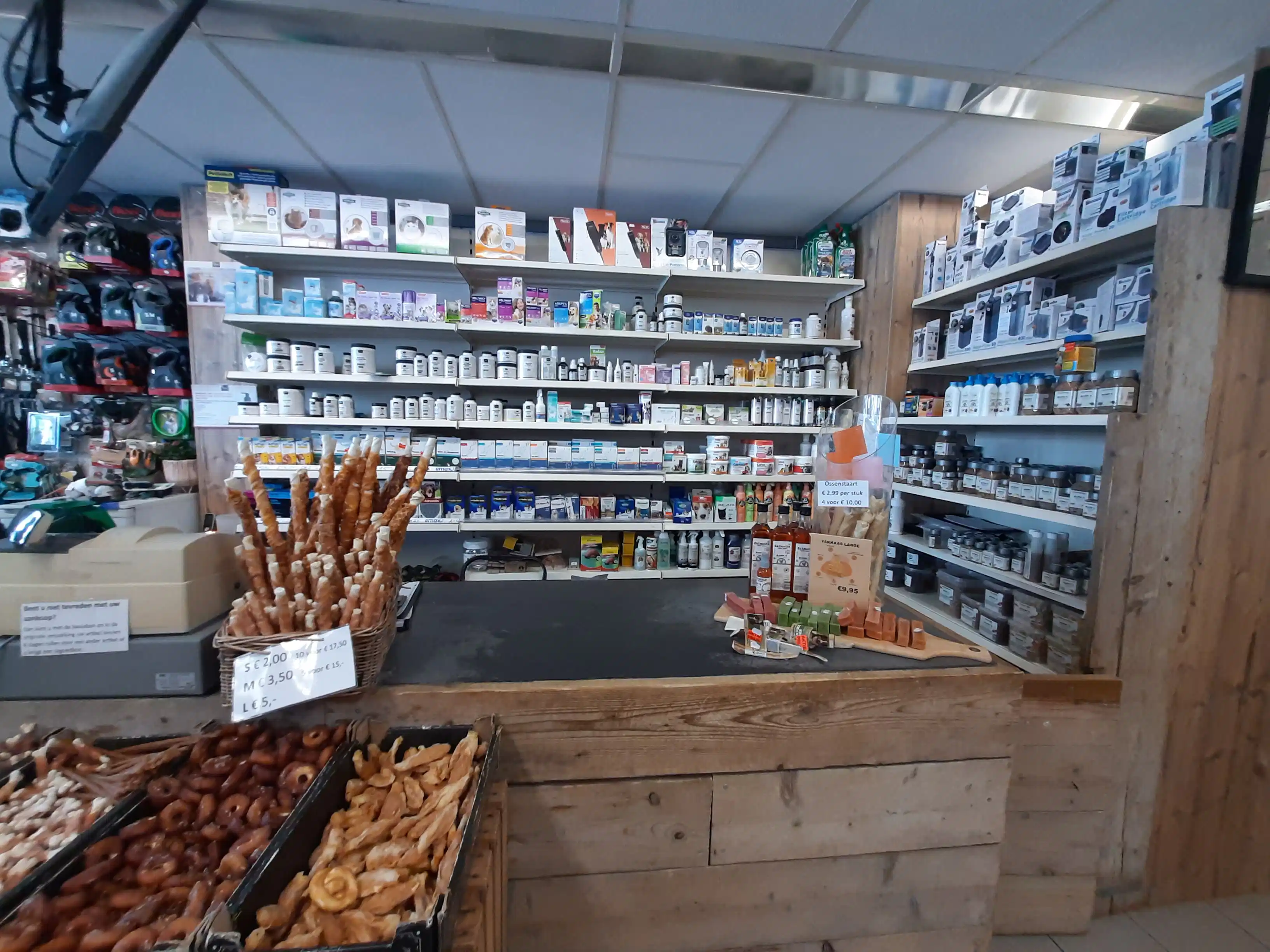 Gezellige sfeer binnen de dierenwinkel